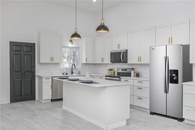 9901 Countryside Road, Lenexa, KS 66215