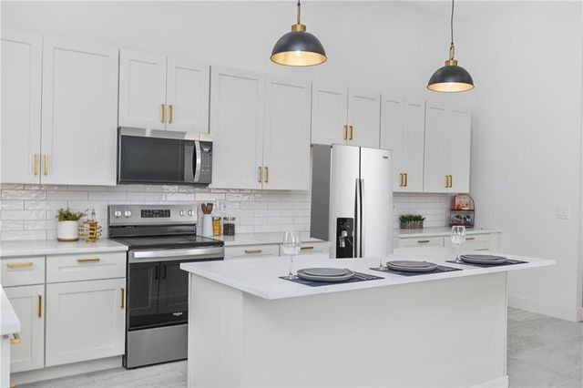 9901 Countryside Road, Lenexa, KS 66215