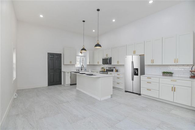 9901 Countryside Road, Lenexa, KS 66215