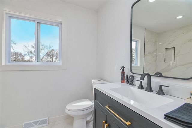 9901 Countryside Road, Lenexa, KS 66215