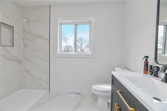 9901 Countryside Road, Lenexa, KS 66215