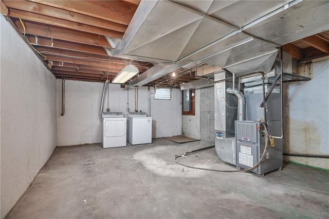 9901 Countryside Road, Lenexa, KS 66215