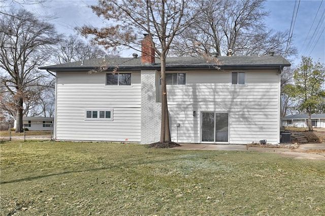 9901 Countryside Road, Lenexa, KS 66215