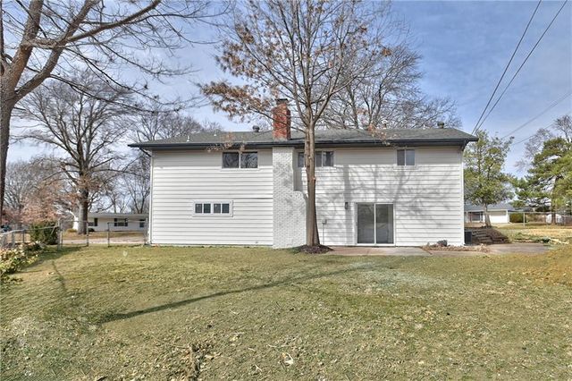 9901 Countryside Road, Lenexa, KS 66215