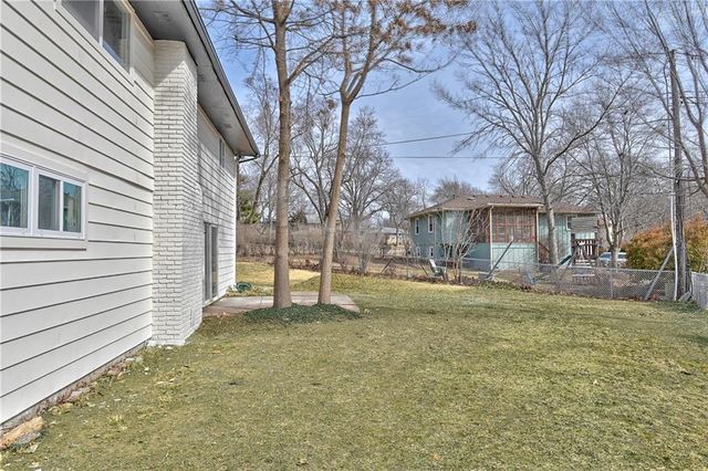 9901 Countryside Road, Lenexa, KS 66215