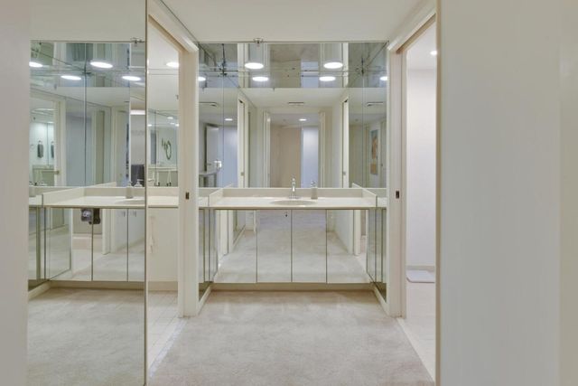 2427 Presidential Way 204, West Palm Beach, FL 33401