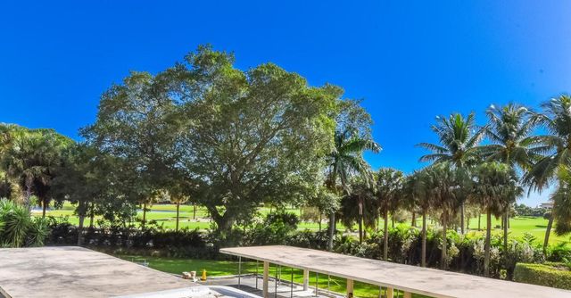 2427 Presidential Way 204, West Palm Beach, FL 33401