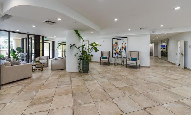 2427 Presidential Way 204, West Palm Beach, FL 33401