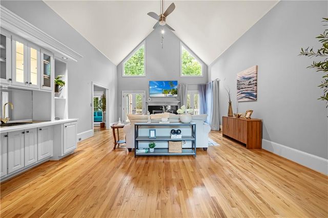 1696 Harts Run, Atlanta, GA 30341