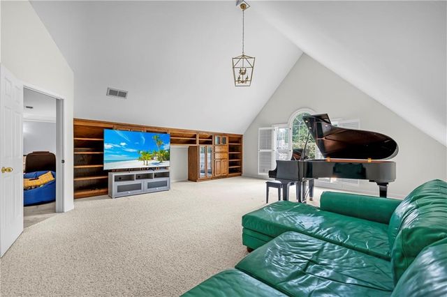 1696 Harts Run, Atlanta, GA 30341