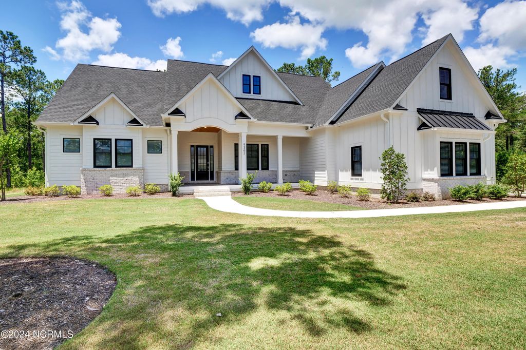 9362 Fallen Pear Lane NE, Leland, NC 28451