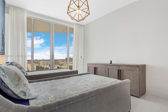 16901 Collins Avenue 1402, Sunny Isles Beach, FL 33160
