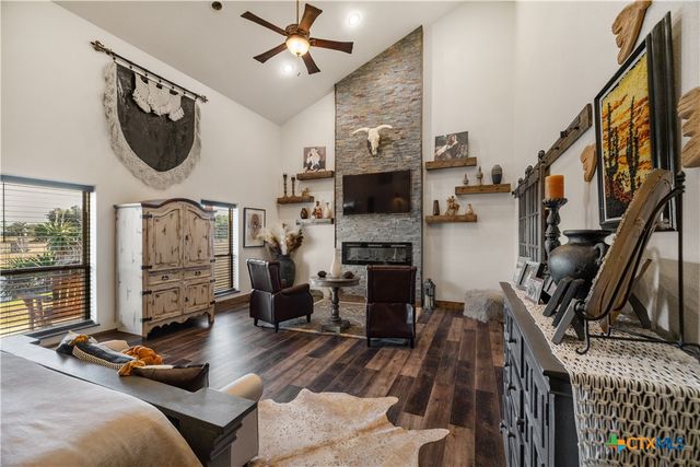 2796 Benbow Road, Inez, TX 77968