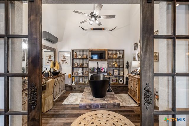 2796 Benbow Road, Inez, TX 77968