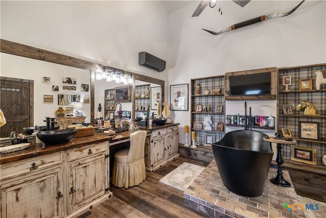 2796 Benbow Road, Inez, TX 77968