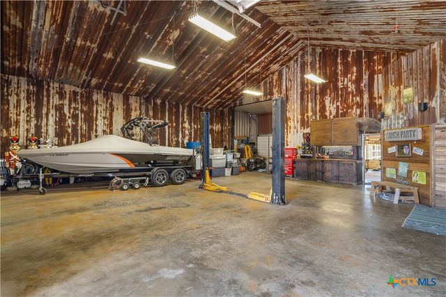 2796 Benbow Road, Inez, TX 77968