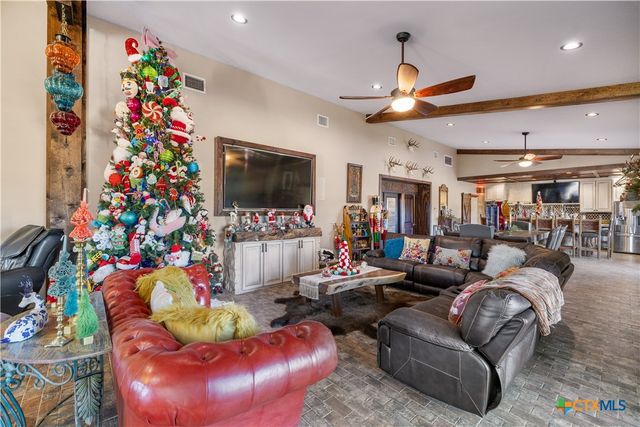 2796 Benbow Road, Inez, TX 77968