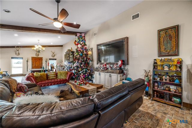 2796 Benbow Road, Inez, TX 77968