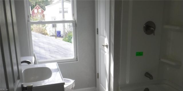 74 Hobson ST, Portsmouth, VA 23704