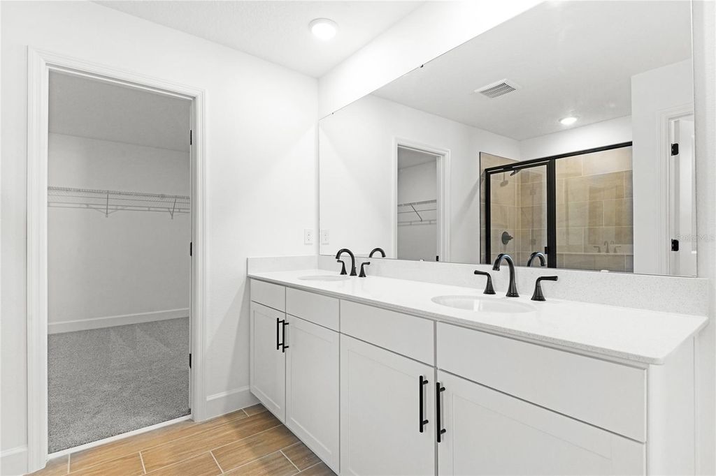 Image 11 of property listing at 740 WEKIVA RIDGE DRIVE, Mount Dora, FL 32757