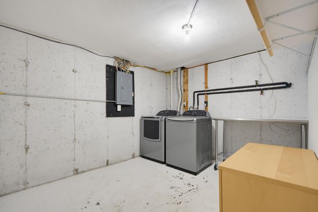 172 Morse Road, Manchester, NH 03104
