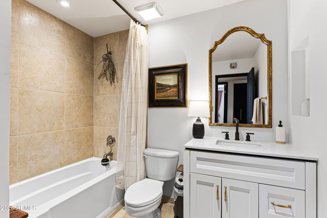 2814 E SIERRA Street, Phoenix, AZ 85028