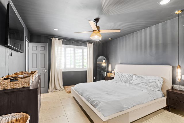 2814 E SIERRA Street, Phoenix, AZ 85028