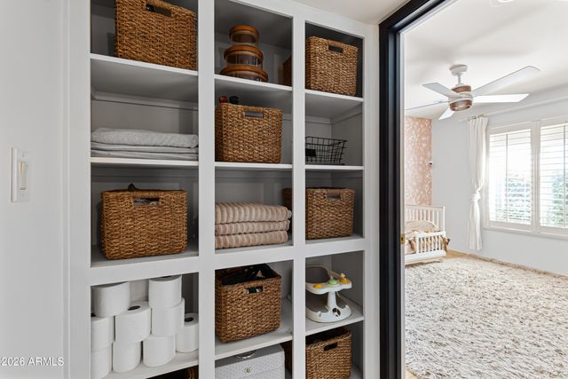 2814 E SIERRA Street, Phoenix, AZ 85028