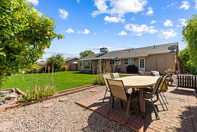 2814 E SIERRA Street, Phoenix, AZ 85028