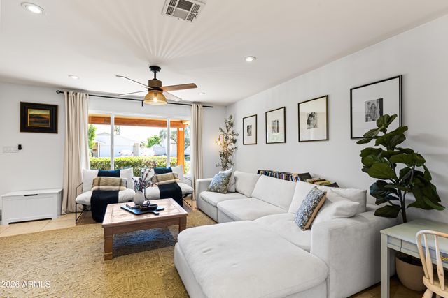 2814 E SIERRA Street, Phoenix, AZ 85028