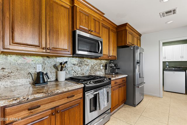 2814 E SIERRA Street, Phoenix, AZ 85028