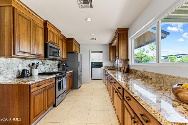 2814 E SIERRA Street, Phoenix, AZ 85028