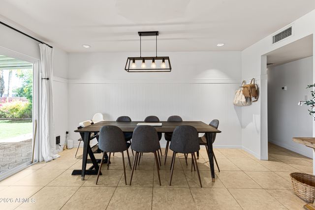 2814 E SIERRA Street, Phoenix, AZ 85028