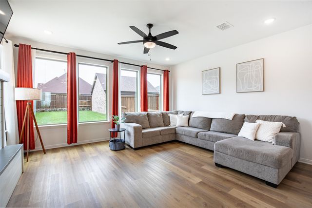 1917 Temple, Van Alstyne, TX 75495