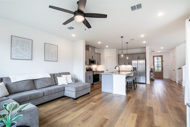 1917 Temple, Van Alstyne, TX 75495