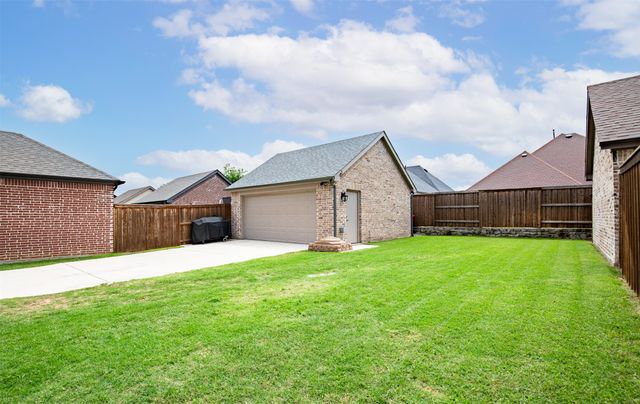 1917 Temple, Van Alstyne, TX 75495