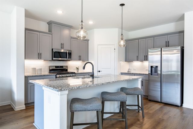 1917 Temple, Van Alstyne, TX 75495