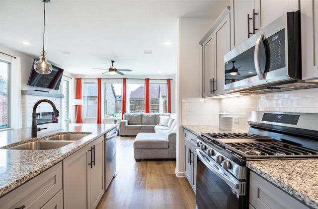 1917 Temple, Van Alstyne, TX 75495