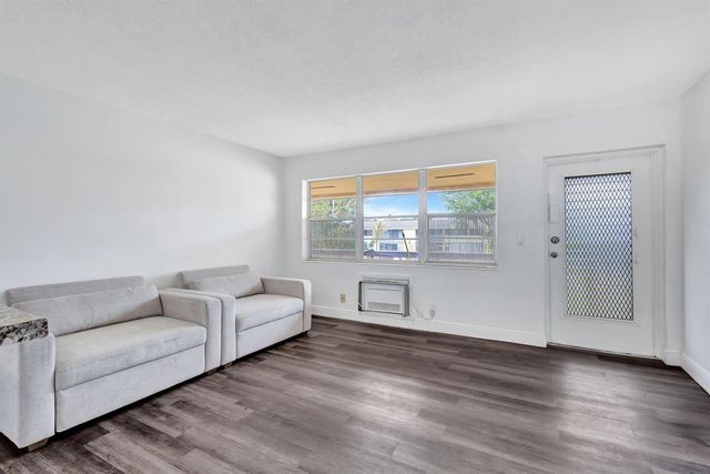 211 Sheffield I, West Palm Beach, FL 33417