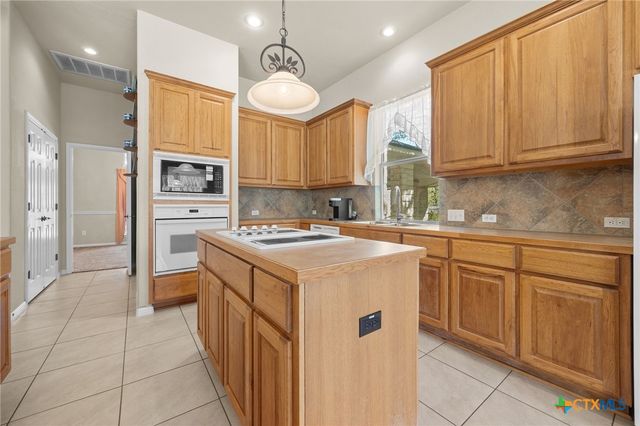 105 Oak Plaza Drive, Georgetown, TX 78628