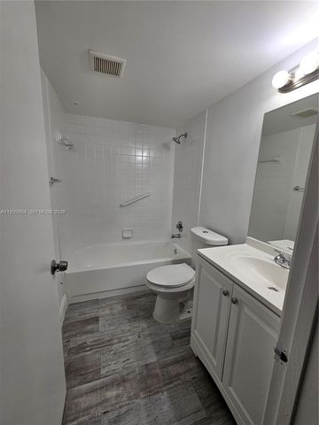 800 SW 131st Ave 210F, Pembroke Pines, FL 33027