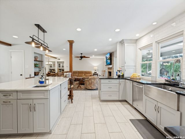 507 RIDGE BLF, San Antonio, TX 78216