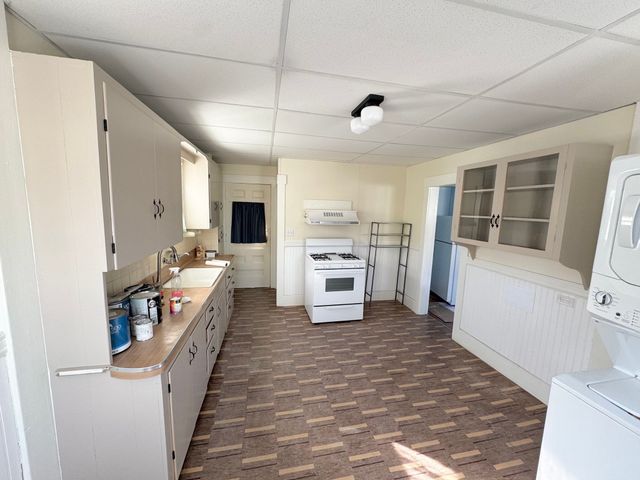 262 Oak Hill Rd 1R, Fitchburg, MA 01420