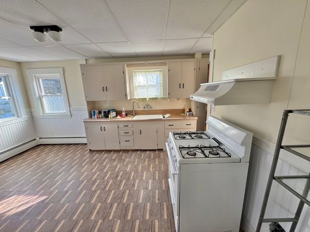 262 Oak Hill Rd 1R, Fitchburg, MA 01420