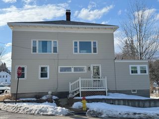 262 Oak Hill Rd 1R, Fitchburg, MA 01420