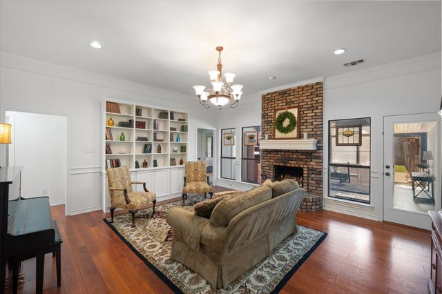 1512 Cobblestone Drive, Desoto, TX 75115