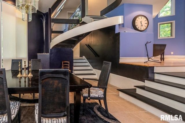 412 WAGON WHEEL Road, Carbondale, IL 62901