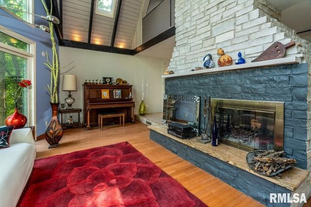 412 WAGON WHEEL Road, Carbondale, IL 62901