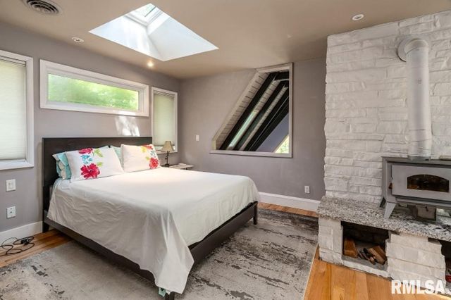 412 WAGON WHEEL Road, Carbondale, IL 62901