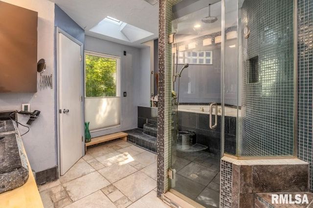 412 WAGON WHEEL Road, Carbondale, IL 62901